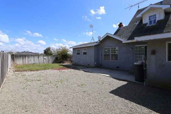 Building Photo - Beautiful home in Patterson