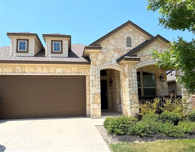 Primary Photo - 400 Blue Waterleaf Ln