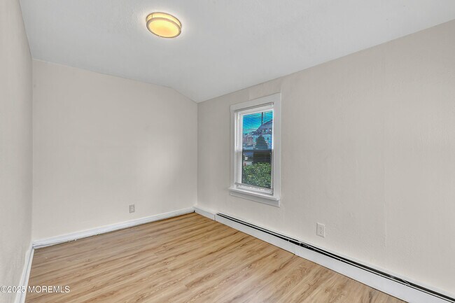 Building Photo - 203 13th Ave