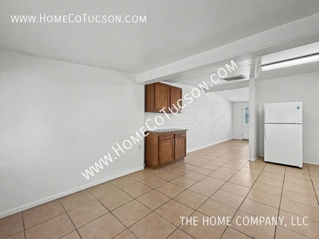 Building Photo - 4938 S Highland Dr