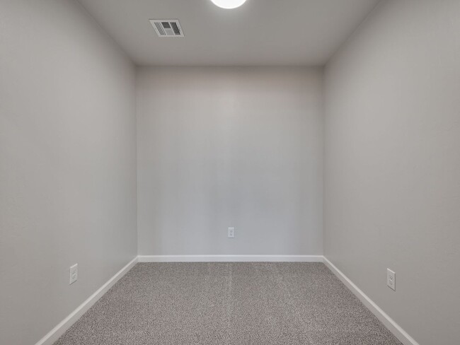 Building Photo - Newer Home available Mid-August 2026- Mustang Park- Storm Shelter
