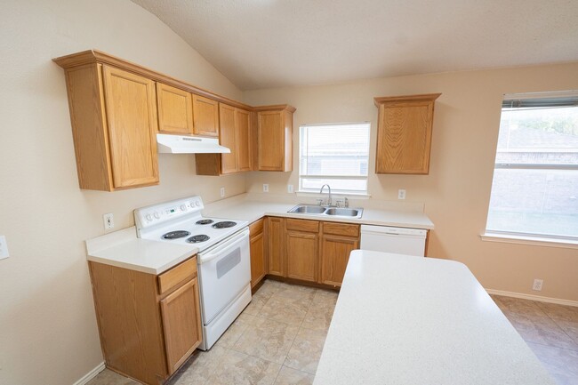 Building Photo - Spacious home over 1800 sqft!