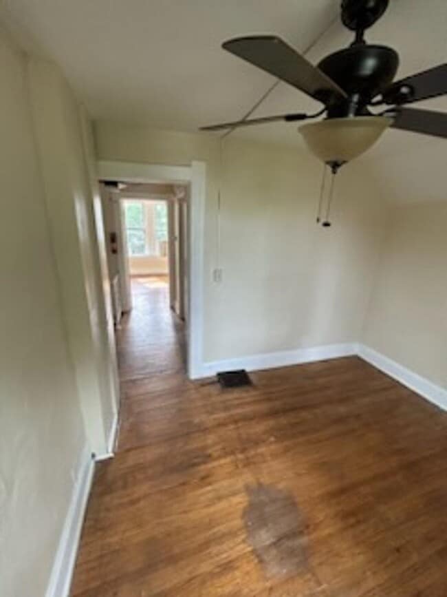 Building Photo - 3 Bed 1 Bath