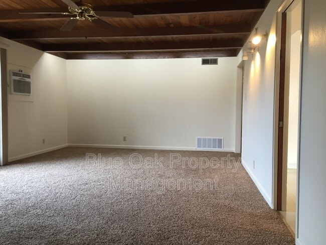 Building Photo - 252 Connors Ave