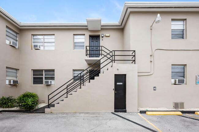 Building Photo - 821-825 SW 5th St