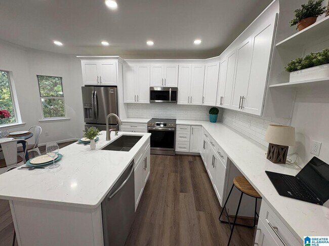 Building Photo - 112 Loyola Cir
