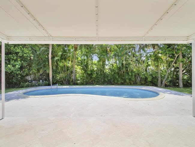 Building Photo - 1310 Manor Dr