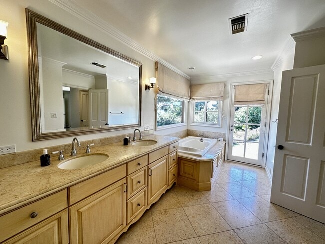 Building Photo - 9612 Arby Dr