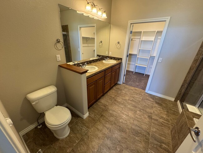 Building Photo - Lovely Townhome in Dancing Willows