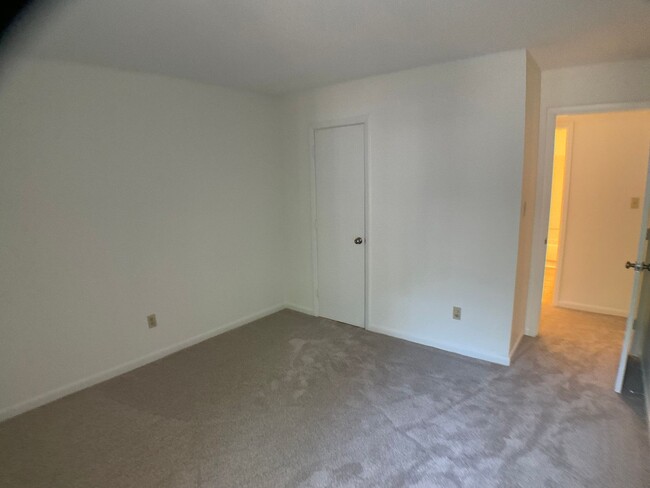 Building Photo - 1 Level 2 Bed, 2 Bath Condo in the heart o...