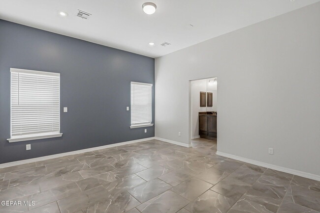 Building Photo - 928 Keenland Ave