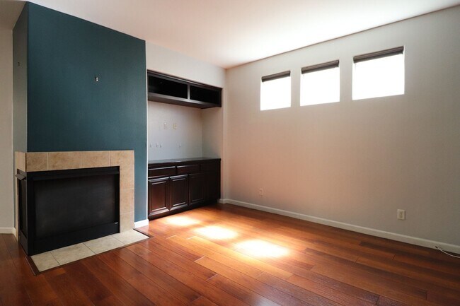 Building Photo - Four Bedroom in Arborwalk
