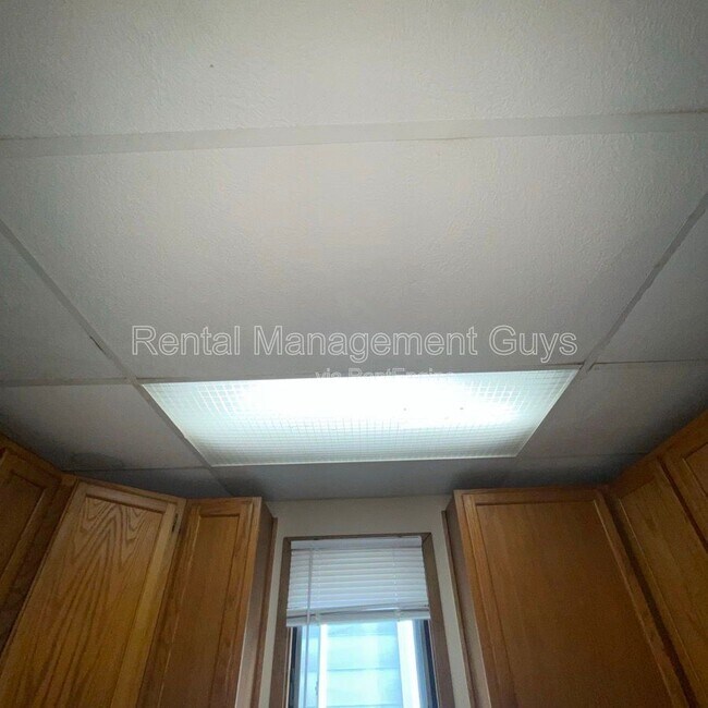 Building Photo - 3319 Longfellow Ave