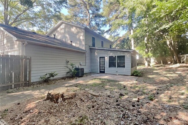 Building Photo - 1028 Pine Cove Dr SW