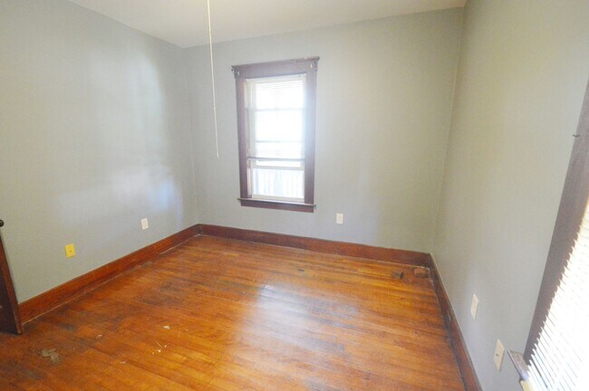Building Photo - 53 Forest St