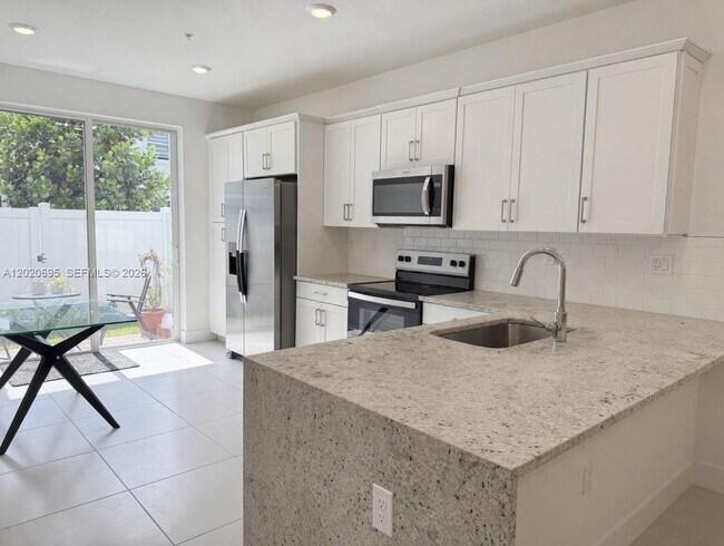 Building Photo - 217 SW 170th Ave