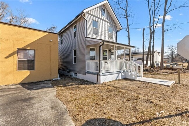 Building Photo - 16 Fisher Ave