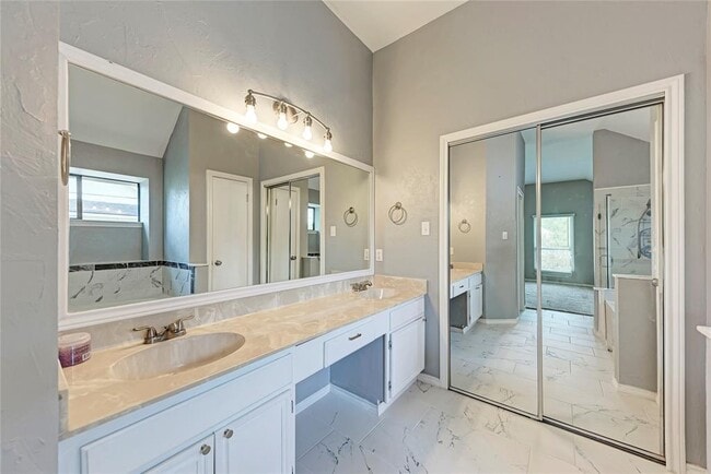 Building Photo - 1009 Riverlawn Dr