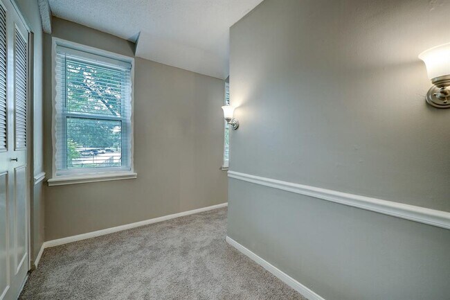 Building Photo - 10306 Hammerly Blvd