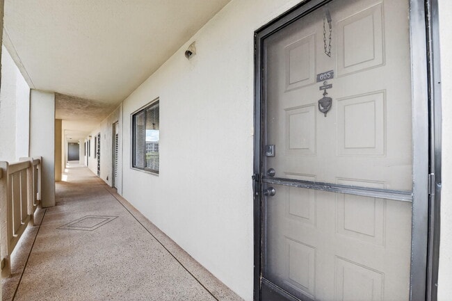 Building Photo - 14460 Strathmore Ln