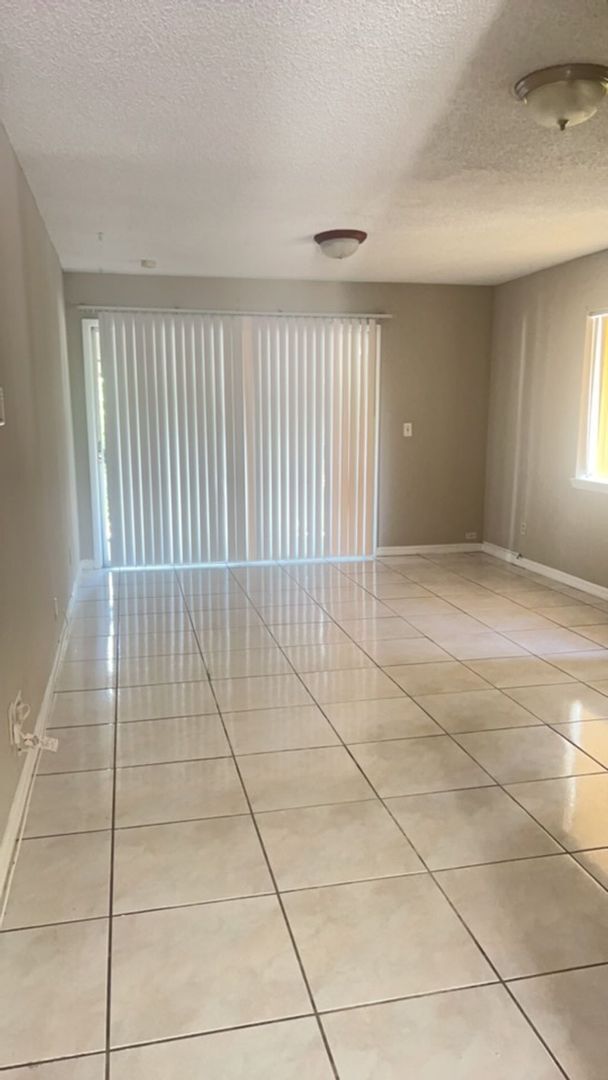 Building Photo - 2 Bedroom, 2 bathroom condo For Rent in To...
