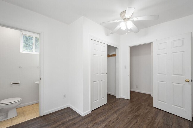 Building Photo - Stunning 3 bed, 2.5 bath home in McKees Rocks available October 1!