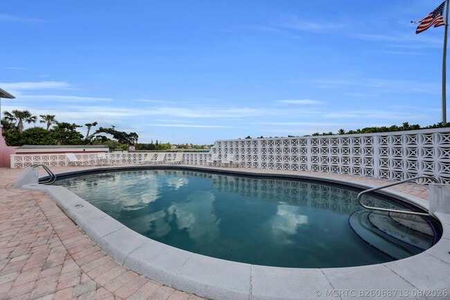 Building Photo - 475 Tequesta Dr