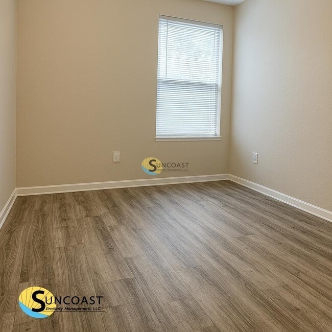 Building Photo - 7622 Rain Forest Dr N