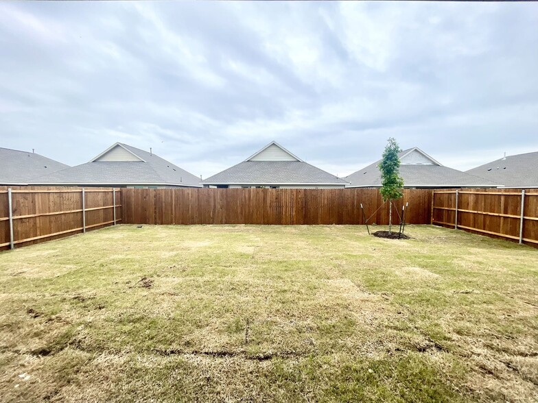 Building Photo - 1217 Sassafras Dr