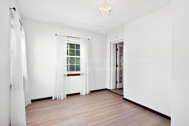 Building Photo - 5442 Bancroft Ave