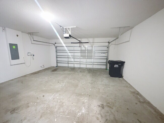 Building Photo - 30561 Gilbern Rd