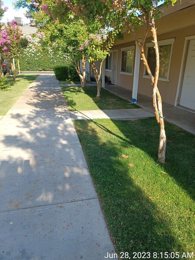 Building Photo - 1 Bedroom 1 Bath Apartment  Garden Square ...