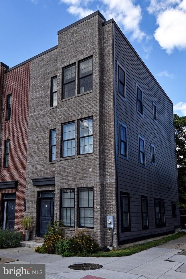 Building Photo - 1540 Levis St NE