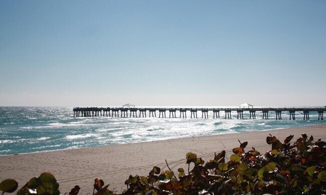 Building Photo - 180 Freeport Dr