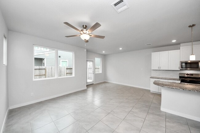 Building Photo - 3830 Glossy Lk Dr