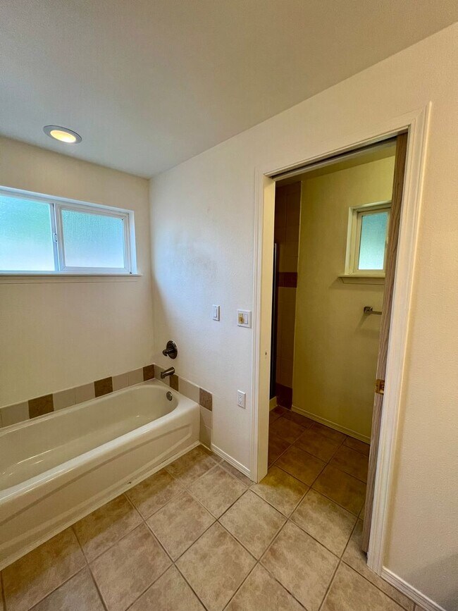 Building Photo - Move-In Special! Remodeled Rambler with La...