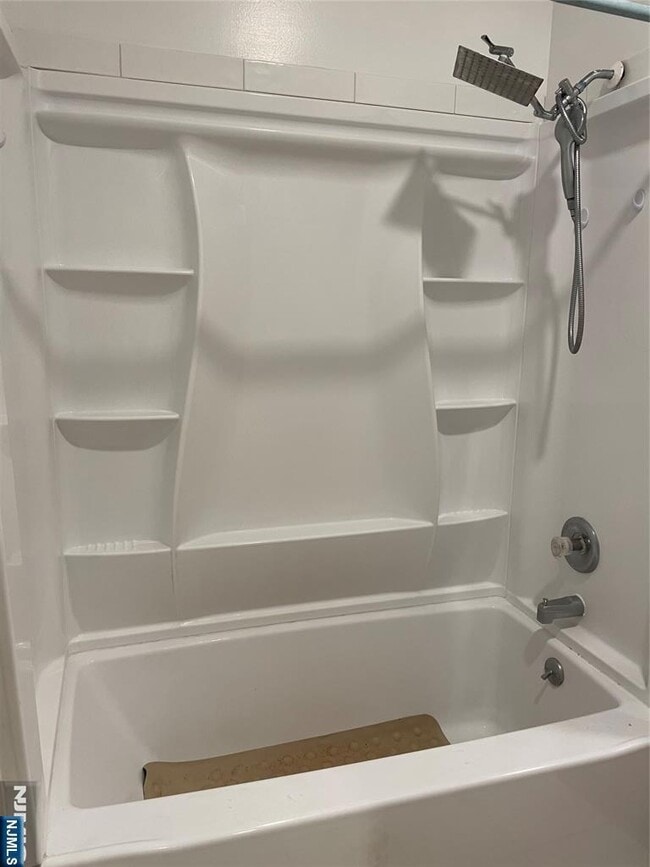 Building Photo - 101 Center St