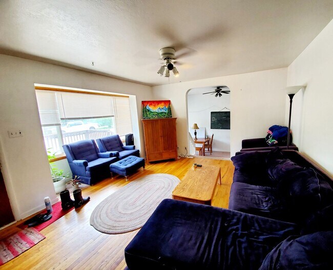 Building Photo - 910 Bungalow Ct