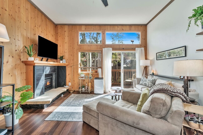 Building Photo - 3025 Columbine Dr