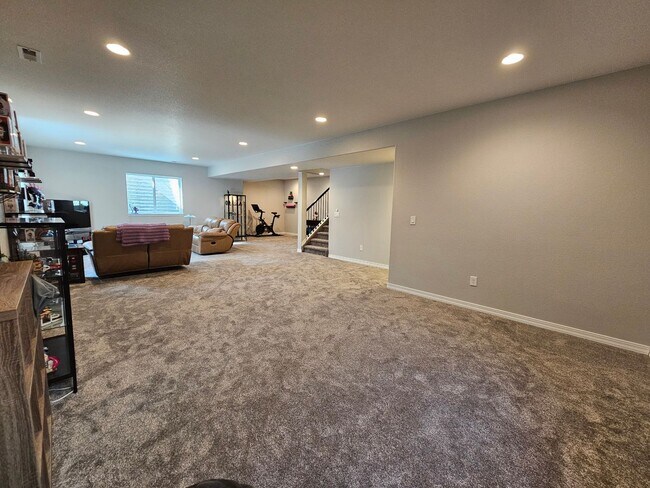 Building Photo - Beautiful 5-bedroom, 5-bathroom home in the desirable Banning Lewis Ranch community!