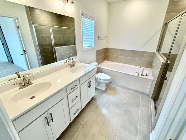 Building Photo - OPEN HOUSE! Now Leasing 4br/2.5 bath- Oakland- New Construction