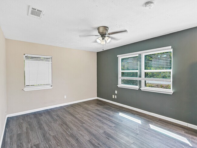 Building Photo - 4521 Stassen St
