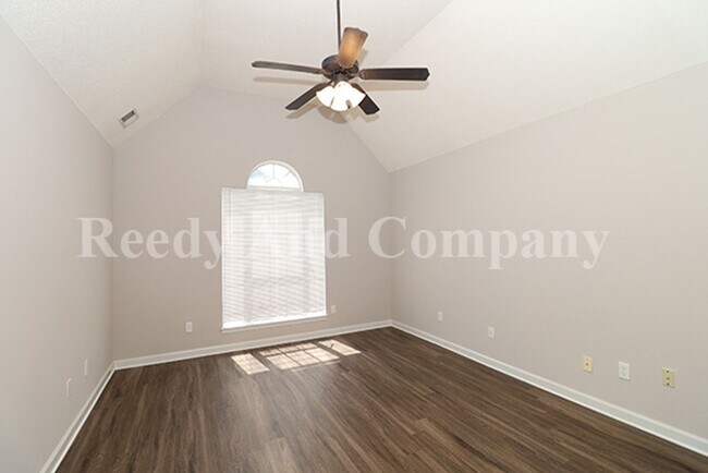 Building Photo - 8911 Little House Cove