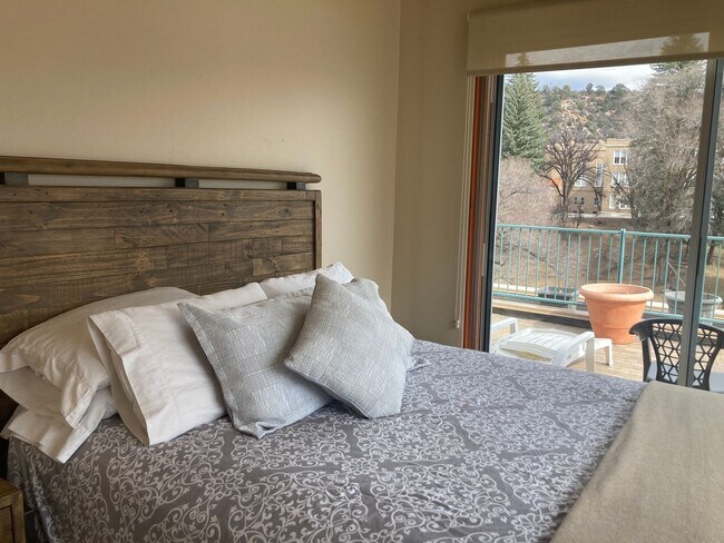 Building Photo - 1201 Main Ave