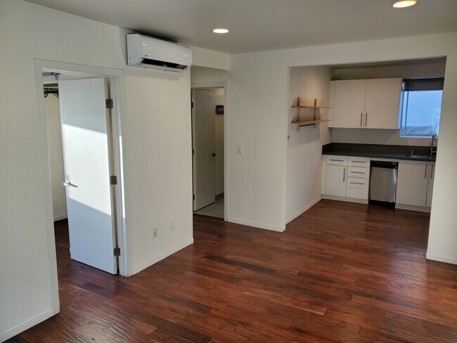 kitchen / Entrance - 2920 Marsh St