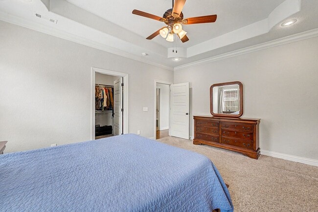 Building Photo - 4 bedroom 2 bath Praire Grove Home! Upgrades Galore!