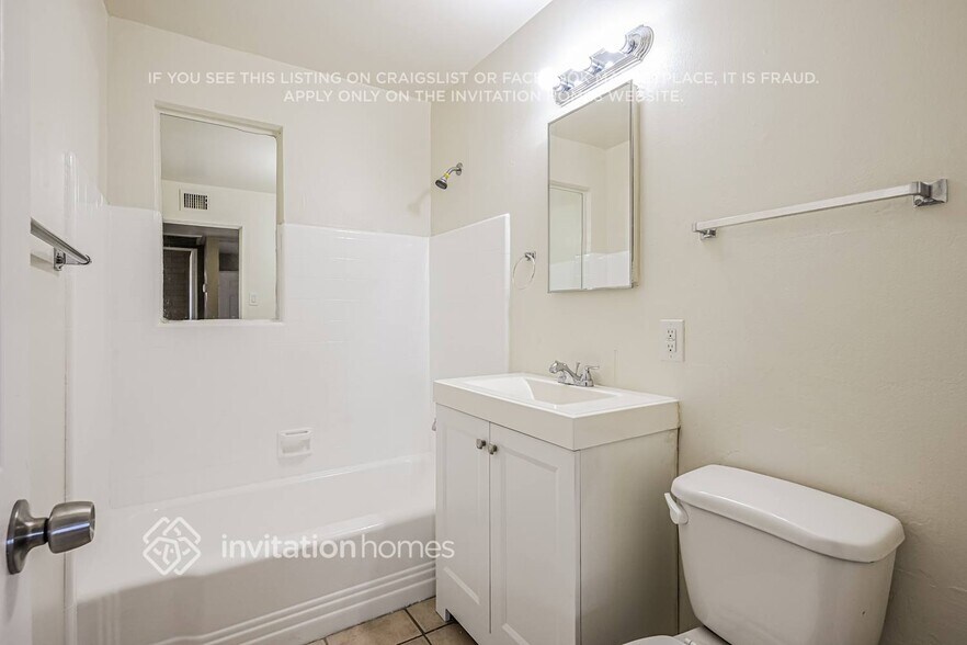 Building Photo - 11207 W Oregon Ave