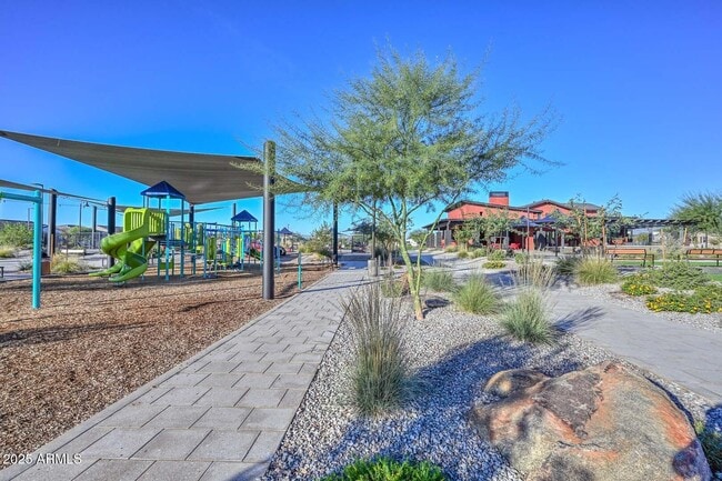 Building Photo - 17619 W Monroe St