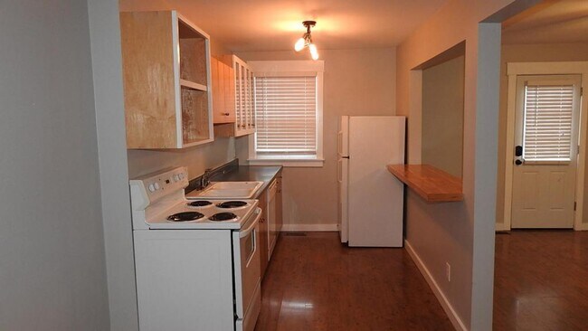 Building Photo - 517 Holmes St