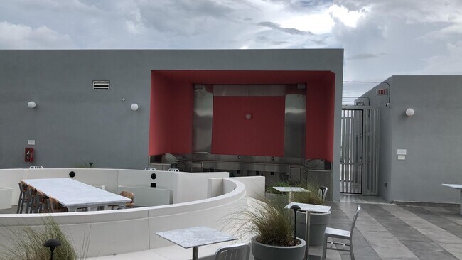 Building Photo - 2000 Metropica Wy